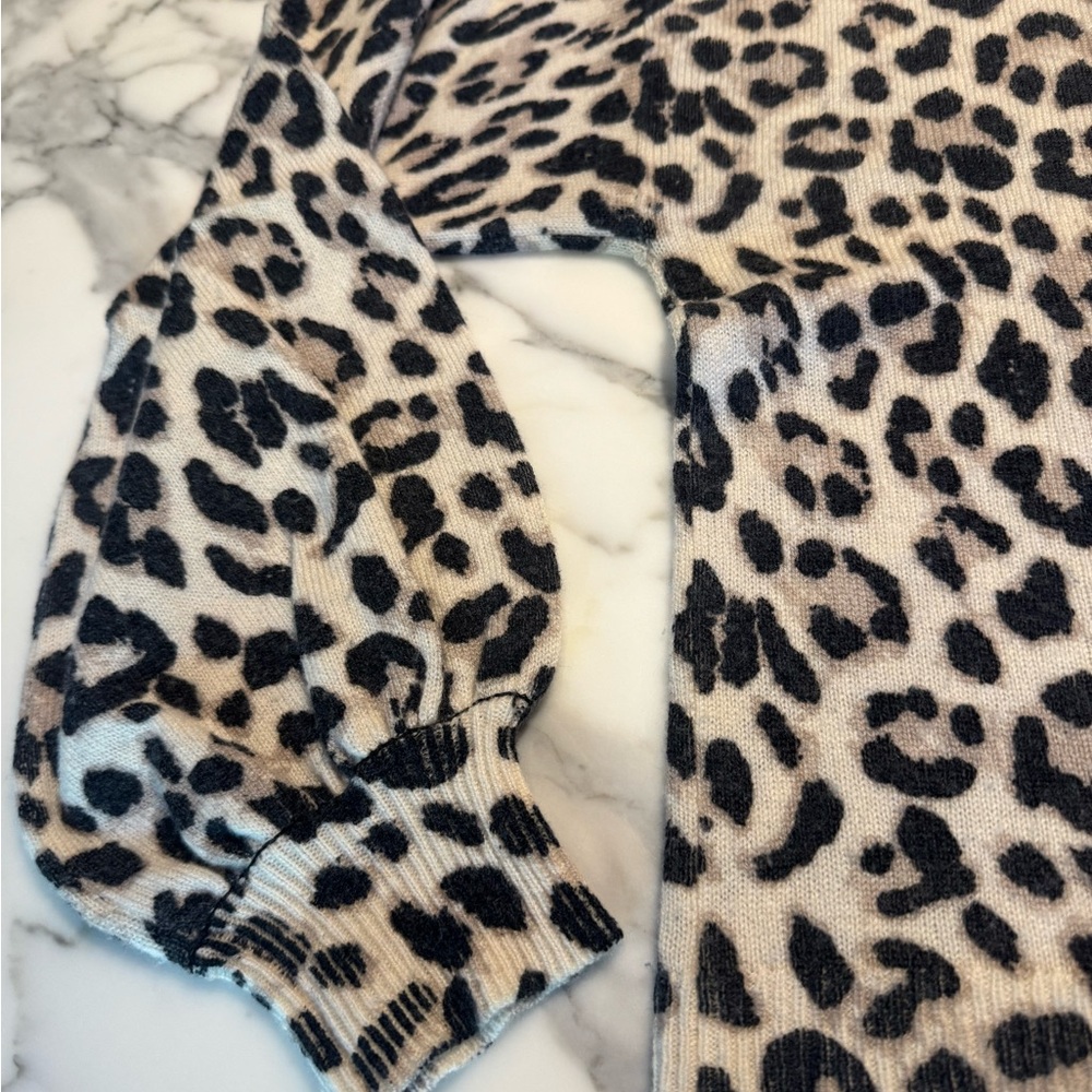 Alice + Olivia leopard cashmere short sweater w/ wide sleeves. Size L. - Picture 7 of 11